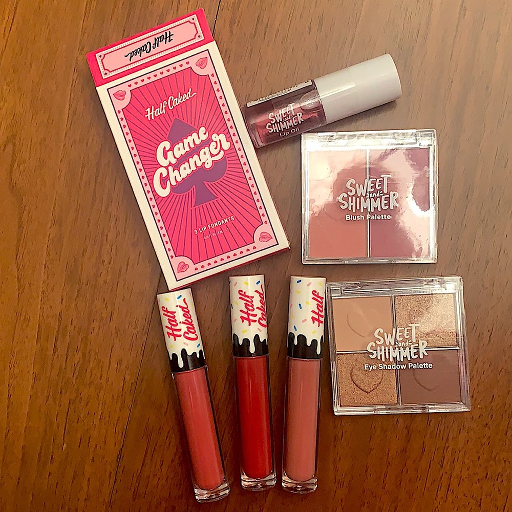Lip set of 3 liquid lipstick with mini lip oil, & 2 mini palettes!